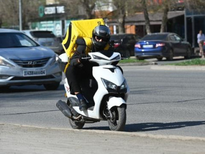 «Курьерлерге қатысты шағым көп»: жолдардағы қауіпсіздік мәселесі күшейеді
