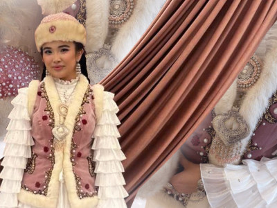 «Бір жылқының құны»: Қыз Жібектің образымен танылған ару көйлегін қалай таңдағанын айтты