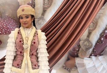 «Цена одной лошади»: девушка, прославившаяся образом Кыз Жибек, рассказала, как выбирала платье