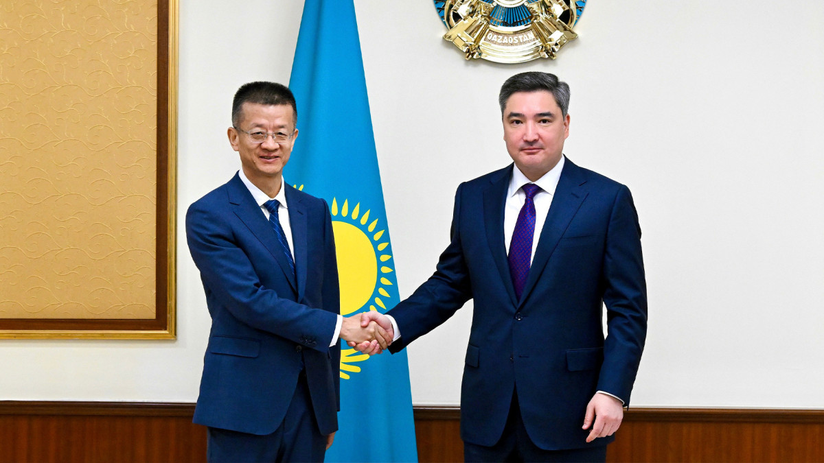 Kazakh PM discusses waste management and advanced environmental standards with Shenzhen energy environment chairman