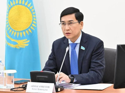 «30 жыл мұғалімдер «массовка» болды»: Аймағамбетов білім саласын әкімдікке беруге қарсы шықты