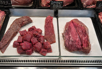 «Готовить не рискнула»: что нашла алматинка в мясе из супермаркета