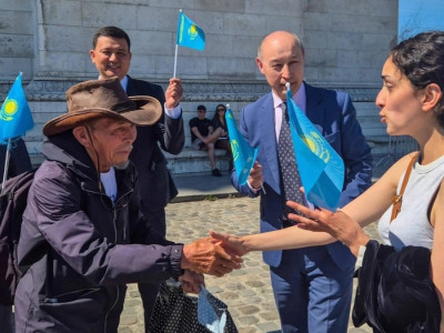 76 жастағы қазақстандық саяхатшы Парижге жаяу жетті