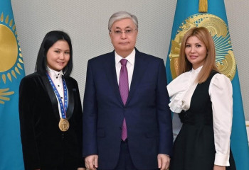 Бибісараның анасы мен белгілі бапкер шахмат федерациясына не үшін шүйлікті?