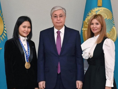 Бибісараның анасы мен белгілі бапкер шахмат федерациясына не үшін шүйлікті?