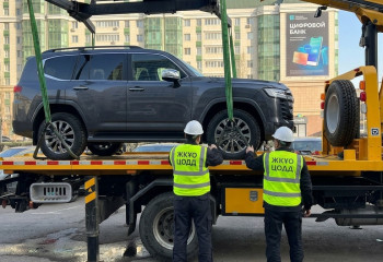 В Астане будут взимать 12 тысяч тенге за эвакуацию неправильно припаркованного авто