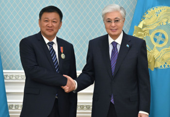 President received Zhang Qihai, Chairman of Xinjiang Lihua (Group) Co., Ltd
