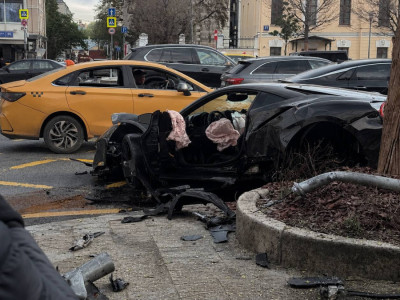 Рэпер Navai попал в ДТП и разбил свой Ferrari