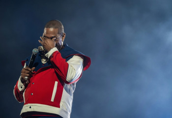 Busta Rhymes заплакал на сцене в Алматы и восхитился казахским беркутом