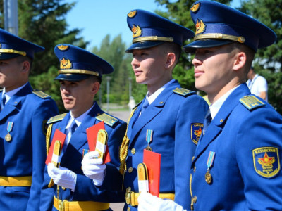 Үздік курсанттарға енді «аға лейтенант» атағы беріледі