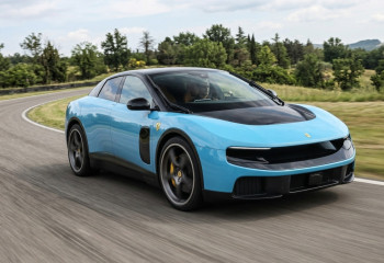 Ferrari Luce: первый электромобиль марки от создателя iPhone показали в Риме