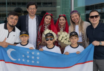 «Орталық Азия сендермен бірге»: қазақстандықтар Америкада Өзбекстан құрамасын қарсы алды