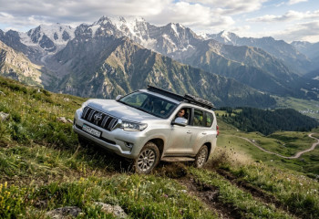 Toyota Prado съехал в ущелье в Дагестане: резонансное видео взорвало соцсети