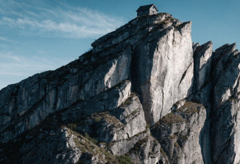 Рай для интроверта: самые невероятные места, где люди построили дом