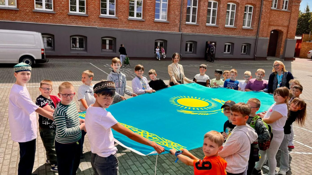 Polish School Hosts Event Dedicated to Kazakh Culture and the Artistry of Dimash Qudaibergen