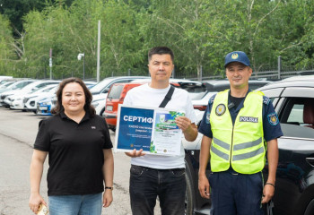 Бір жыл бойы ереже бұзбаған жүргізушілер марапатталды
