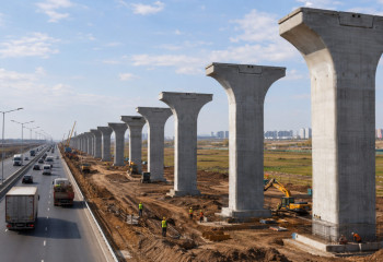 Столбы LRT появились на трассе в Косшы