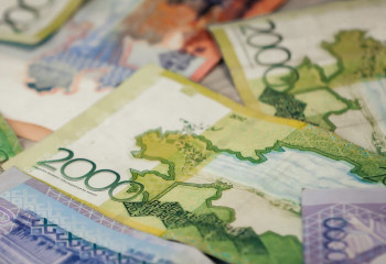 2000 теңгелік ескі банкнота жарамсыз болады: не істеу керек?
