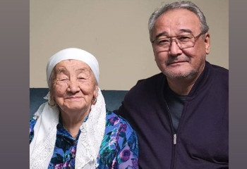 «Жалғандағы жарығым сөнді...»: Нұрлан Өнербаевтың анасы дүниеден өтті