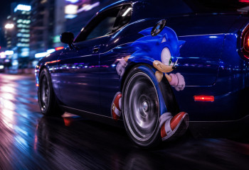 Водитель поклеил Соника на Dodge Challenger