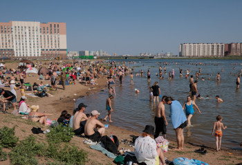 Ине шаншар орын жоқ: Есілдегі жағажайдың шынайы көрінісі