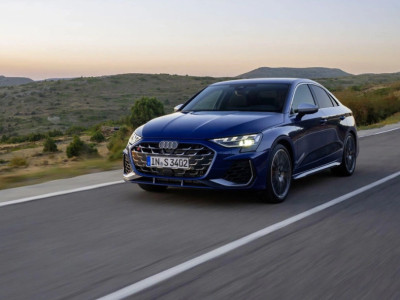 Жаңартылған Audi A3 таныстырылды: көлік бағдаршам алдында өзі тоқтайды
