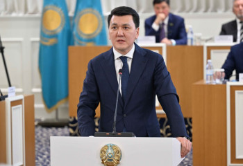 Жеке бір адамдардың тәрбиесіздігіне бола, тұтас қоғам арандап қалмауы керек – Ерлан Қарин