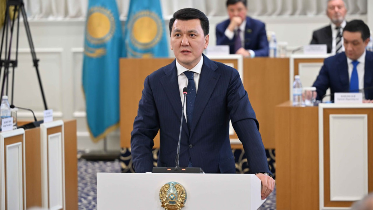 Жеке бір адамдардың тәрбиесіздігіне бола, тұтас қоғам арандап қалмауы керек – Ерлан Қарин