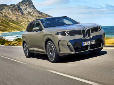 Жаңа BMW X5: жүргізуші мен жолаушыға есік өзі ашылады