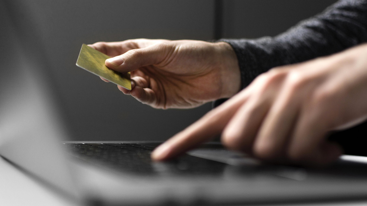 7,5 млн теңгесінен айырылды: алаяқтың құрығына түспеу үшін қайтпек керек?