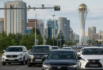 Пользование телефоном и непристёгнутый ремень: водителям в Астане уже приходят штрафы