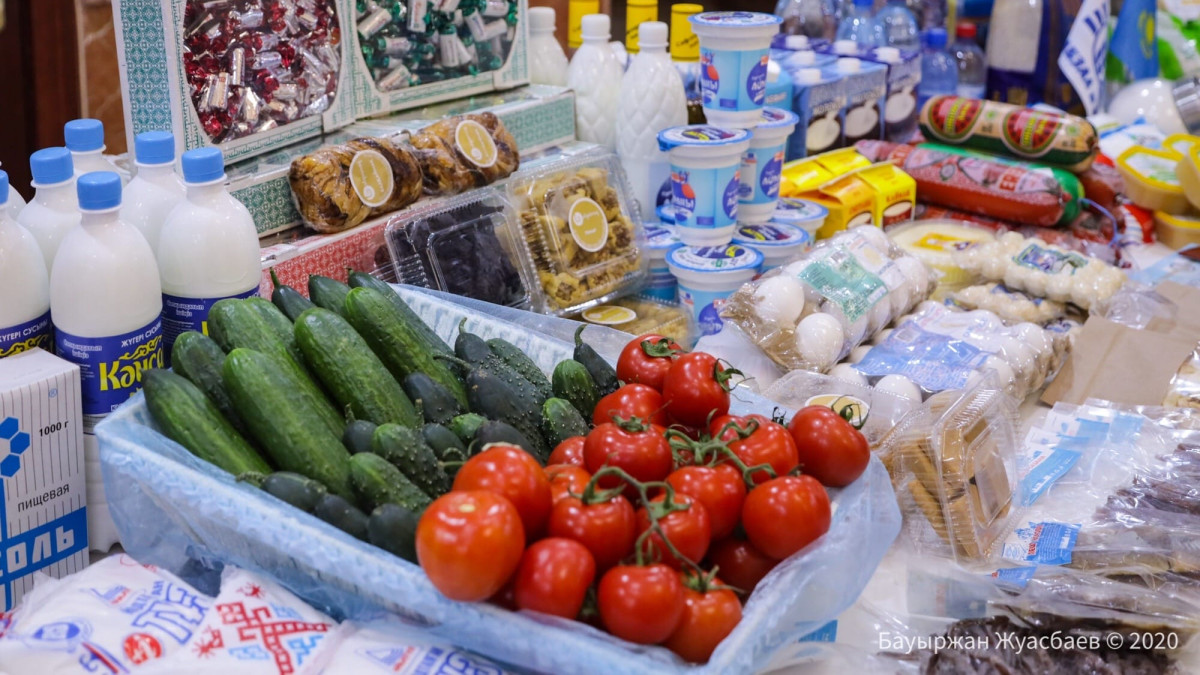 За неделю в Казахстане подешевели помидоры, яйца и молочная продукция