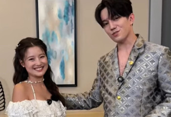 Dimash Qudaibergen and Kyrgyz singer Nur Cholpon exchange national cultural gifts