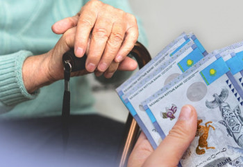 Банкке барады: енді 65 жастан асқандарға онлайн несие берілмейді