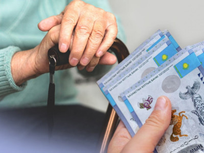 Банкке барады: енді 65 жастан асқандарға онлайн несие берілмейді