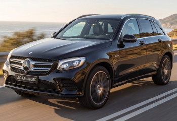 Битый Mercedes из США обходится вдвое дешевле цены казахстанского рынка