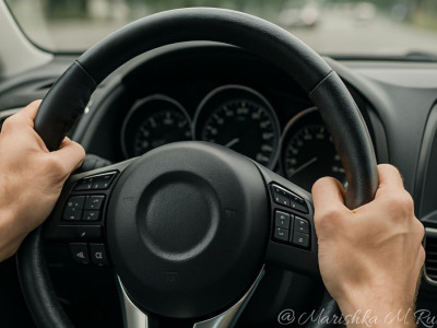 “Вплоть до блокировки”: inDrive прокомментировал видео с водителем, сидевшим в чате