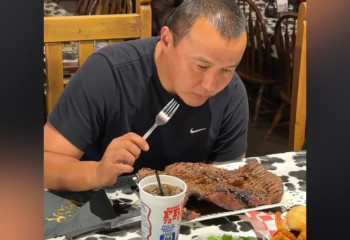 Kazakh citizen takes on 72oz steak challenge in US