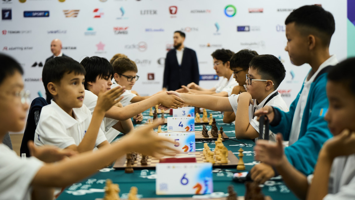 Первый командный чемпионат мира FIDE среди университетов стартовал в Алматы