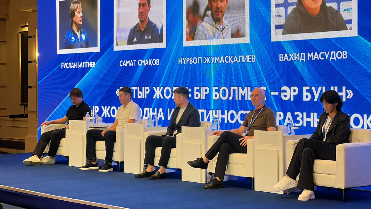 «Любить футбол, а не себя в футболе»: Смаков рассказал, какой должна быть сборная Казахстана