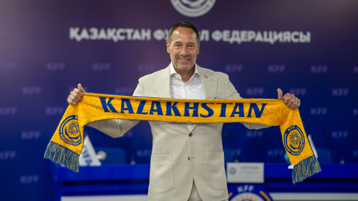 Kazakhstan Football Federation reaches an agreement with John van 't Schip