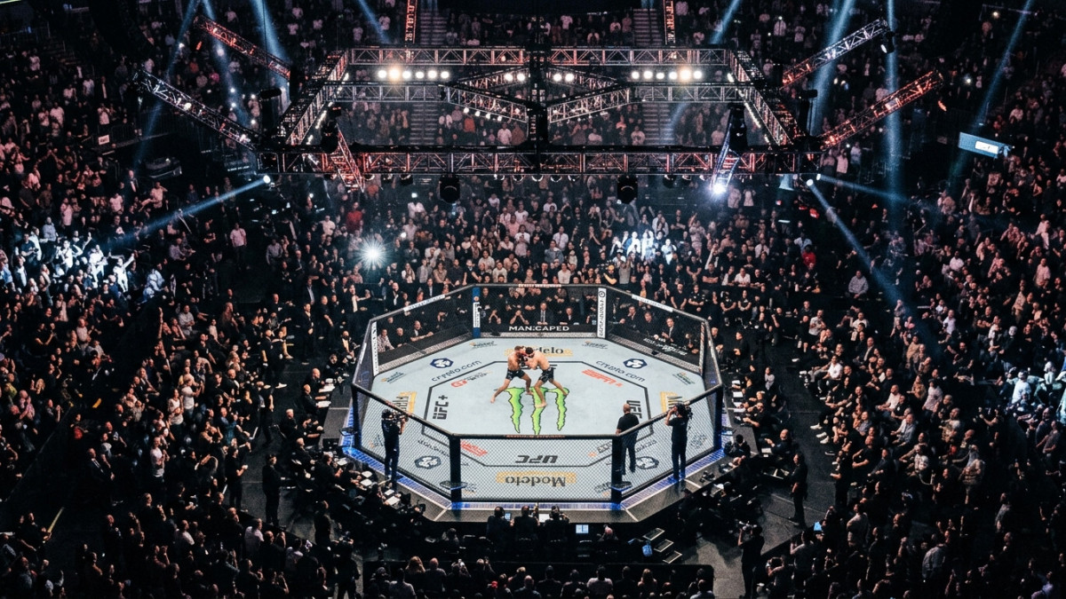 Ислам Махачев защитил титул UFC в бою с Йеном Гэрри