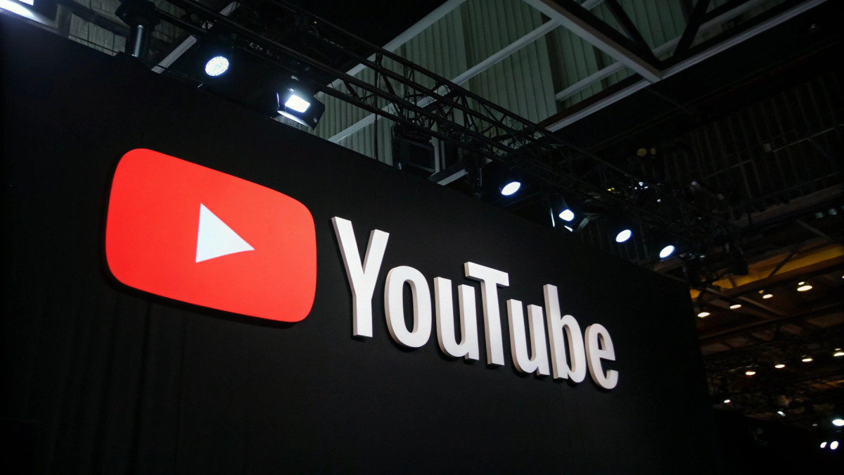 YouTube is using a carrot-and-stick approach to keep top creators from cozying up to Netflix