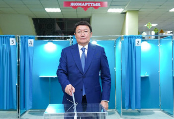 «Ауыл» партиясының төрағасы Қайрат Айтуғанов сайлаудың ашық әрі ұйымдасқан түрде өткенін атады