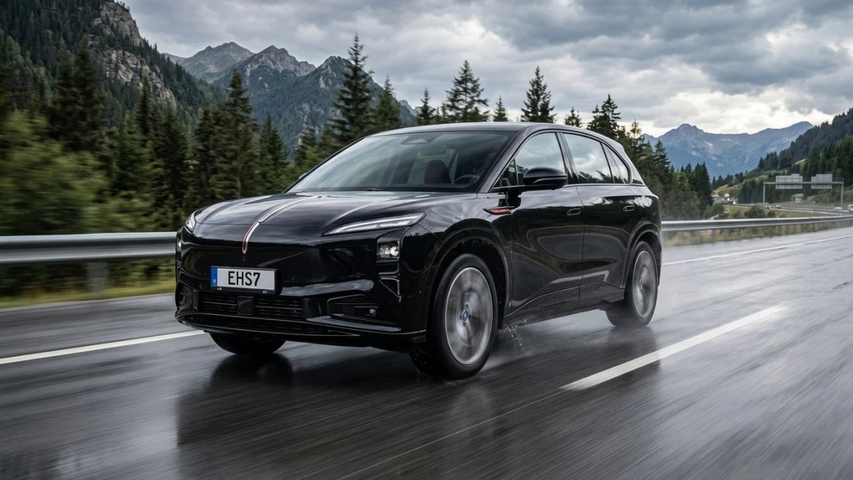 Hongqi электромобиліне күн сәулесінен қуат алатын шатыр жасады