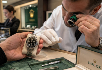 Rolex не отличили от подделки даже в фирменном магазине