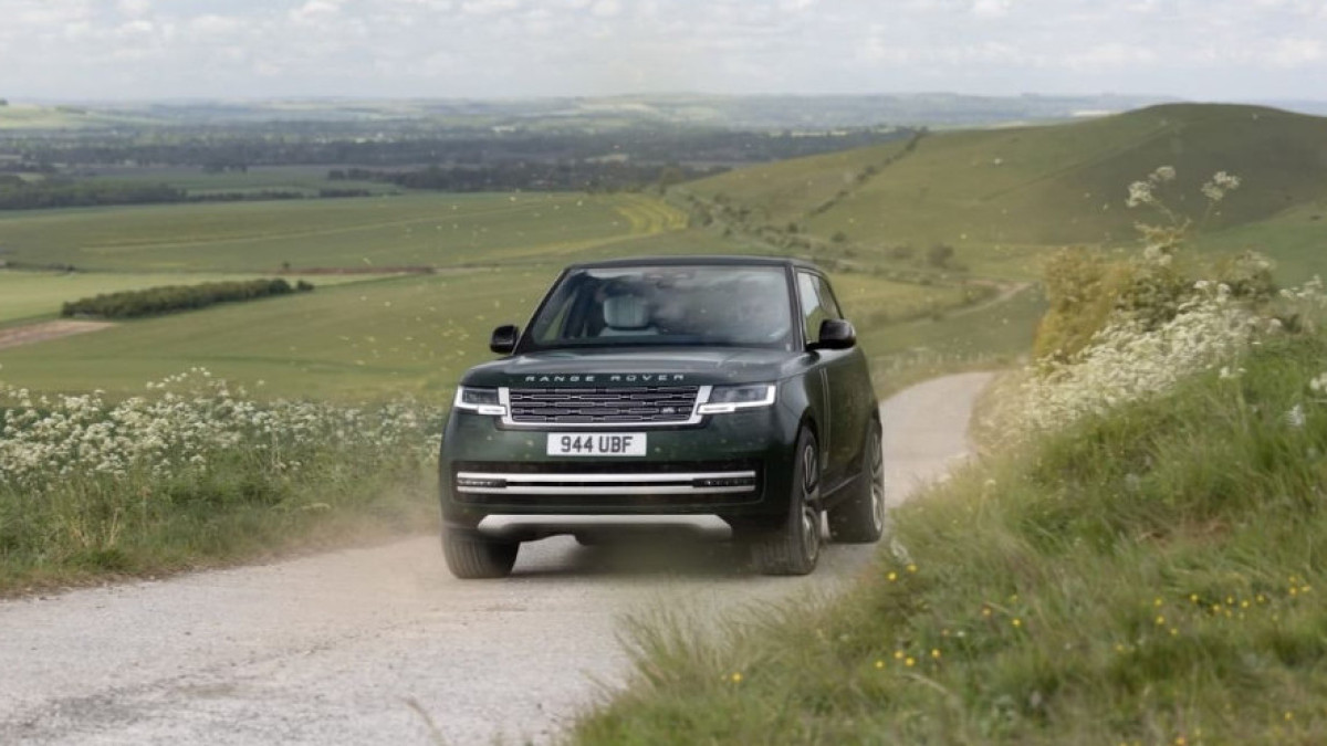 Range Rover алғаш рет толық электрлі көлік шығарды