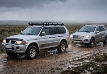 Баттл двух легенд за 5 млн тенге: Mitsubishi Montero Sport против Mercedes-Benz ML-Класс