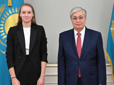 Тоқаев: Елена Рыбакина – спорттағы жетістігімен ғана емес, жоғары мәдениетімен де жастарға үлгі