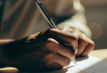Названы страны, где живет больше всего левшей